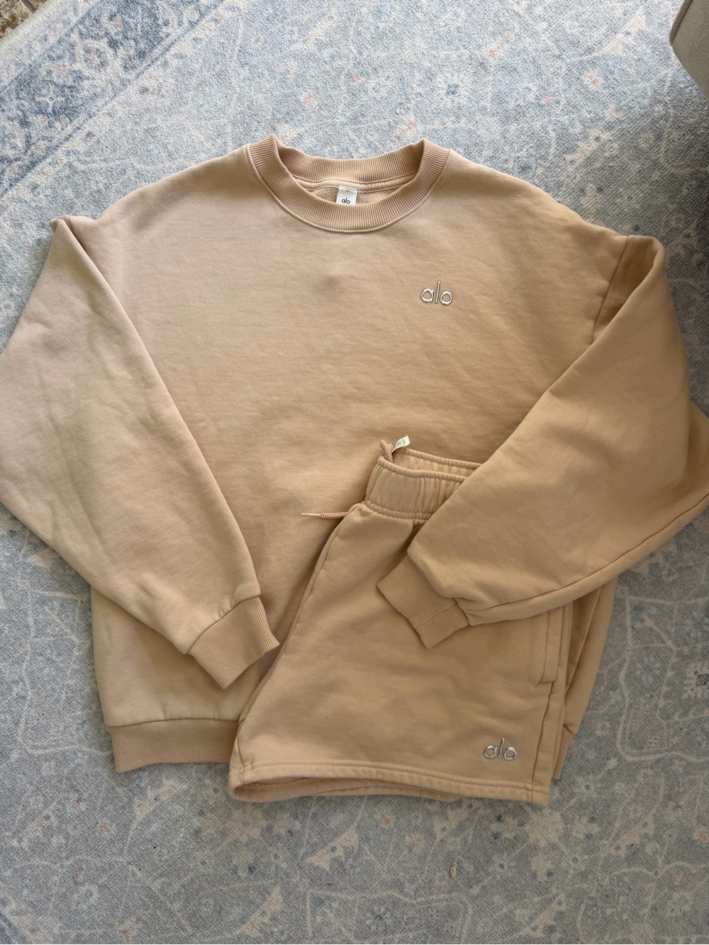 Alo  Accolade Crewneck Sweatshirt and Shorts in Tan